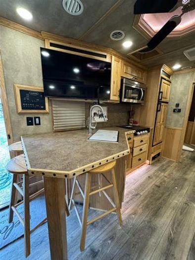 Used 2022 Lakota Big Horn SW 3H