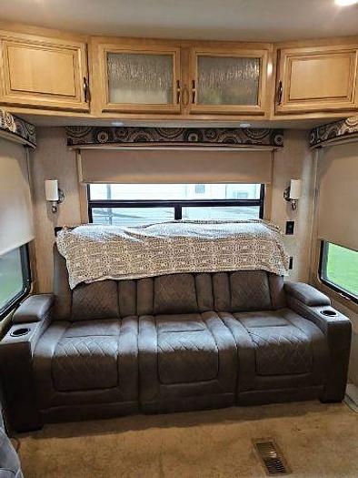 Used 2016 Redwood RW38RL