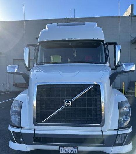Used 2015 Volvo VNL64T670