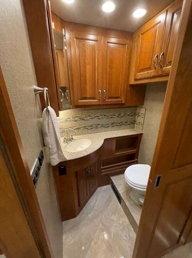 Used 2015 Fleetwood Discovery 40E