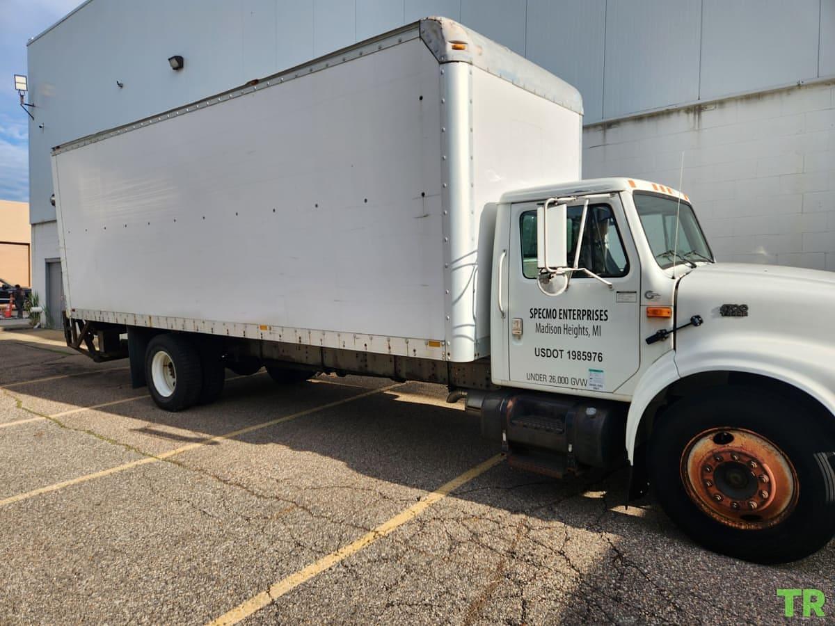 Used 2001 International 26 Ft Box Truck