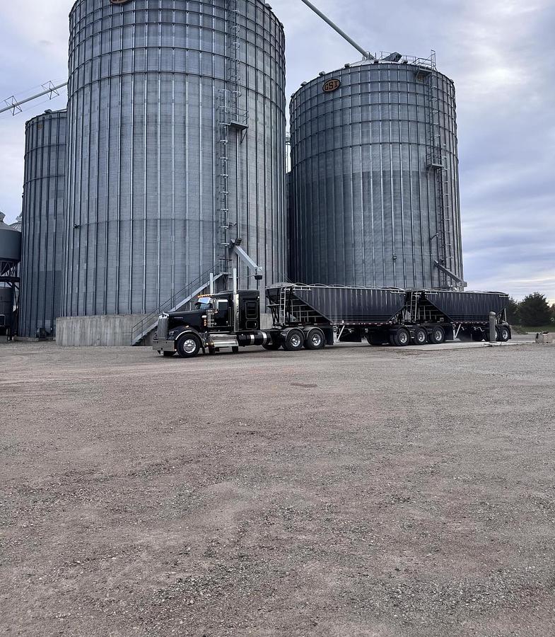 Used 2025 Kenworth W900 Sleeper Semi Truck 565 HP Cummins