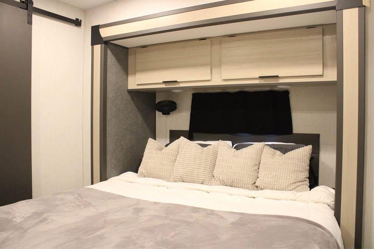 Used 2025 Forest River Cardinal 35FL