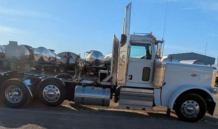 Used 2023 Peterbilt 389