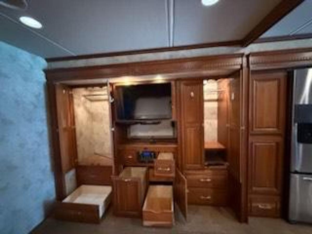 Used 2011 Winnebago Tour 42QD Class A Motorhome