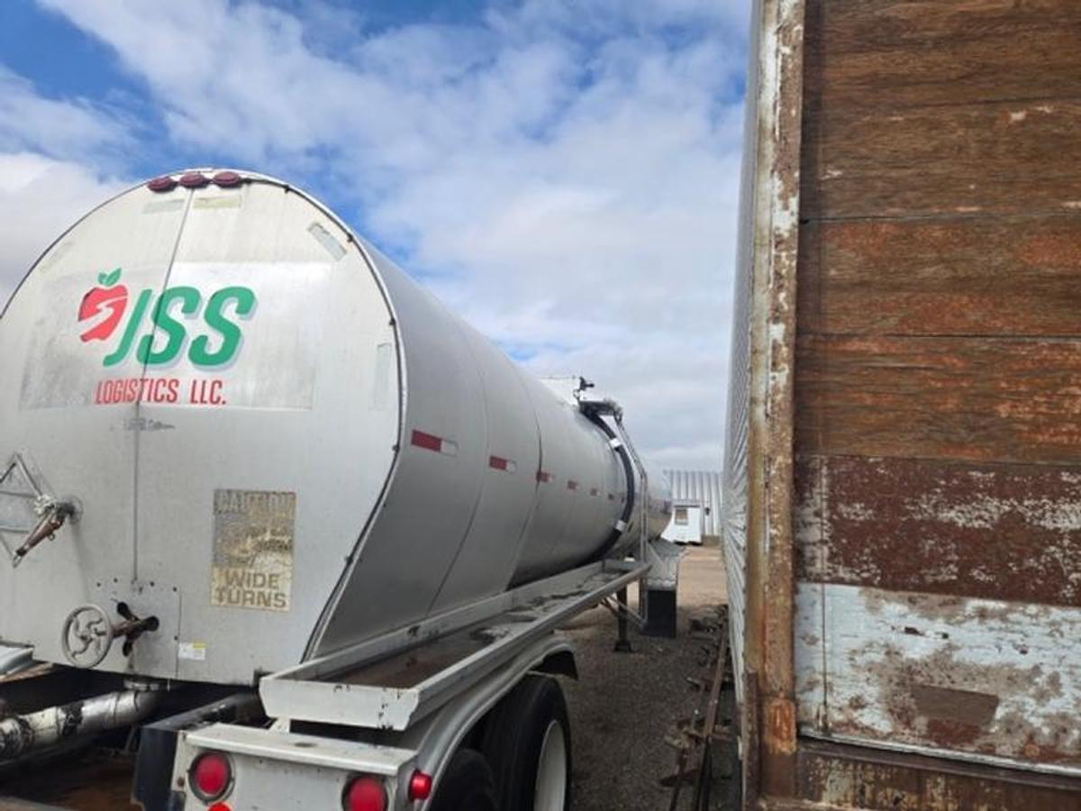 Used 1979 Fruehauf 7,500-Gallon Dot 406 Asphalt Tanker Trailer