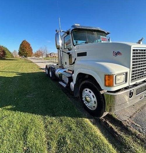 Used 2014 Mack PINNACLE CHU613
