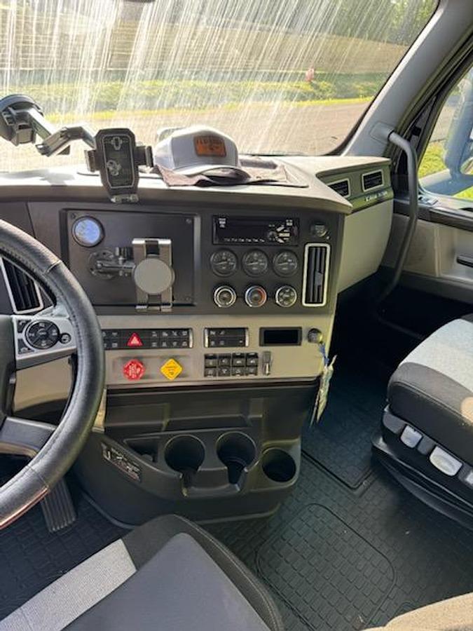 Used 2020 Freightliner Cascadia 125