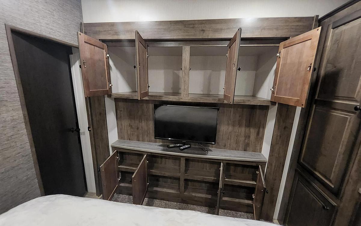 Used 2020 Heartland Bighorn Traveler 38FL Fifth Wheel