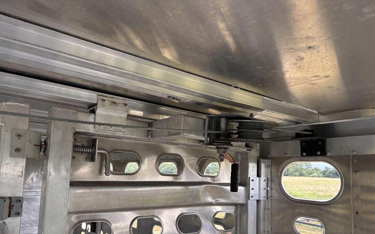 Used 2019 WILSON PSDCL-402 Livestock Trailer