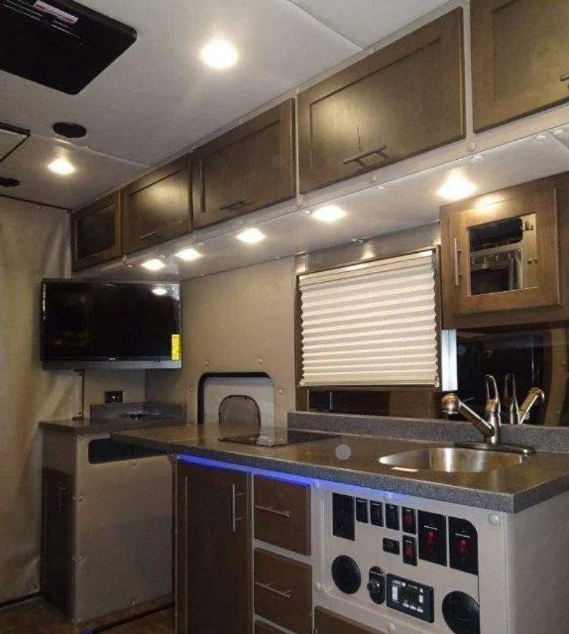 Used 2021 Volvo VNL64T300