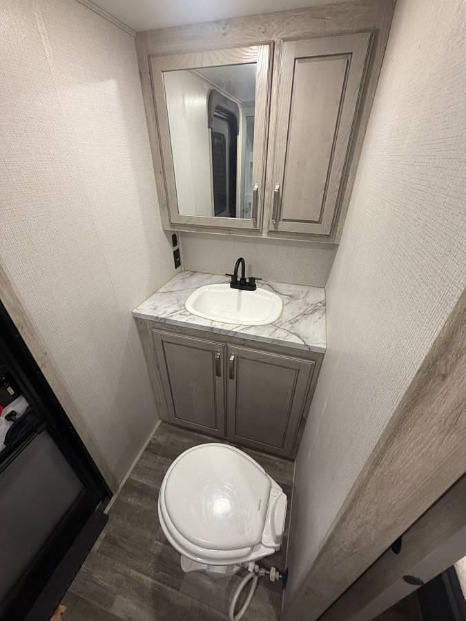 Used 2021 Keystone Avalanche 390DS