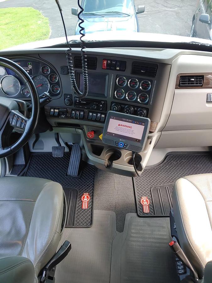 Used 2019 Kenworth T880 with 2013 Doonan Specialized Drop Deck Trailer