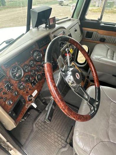 Used 2000 Peterbilt 330 Business Class Custom Schwalb Stretch Hauler