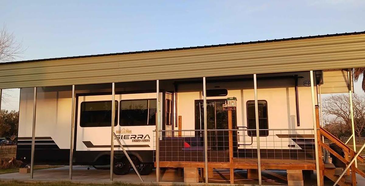 Used 2025 Forest River Sierra