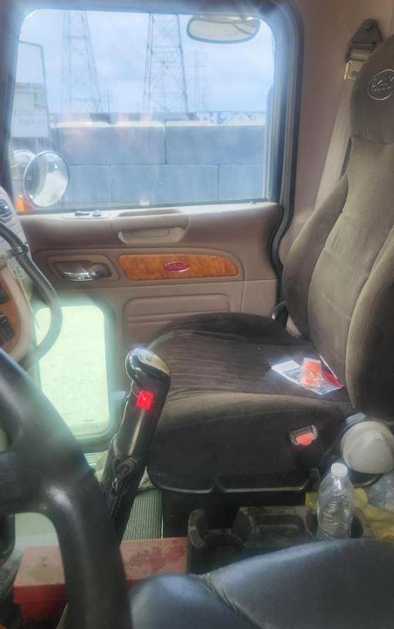 Used 2010 PETERBILT 388 Dump Truck