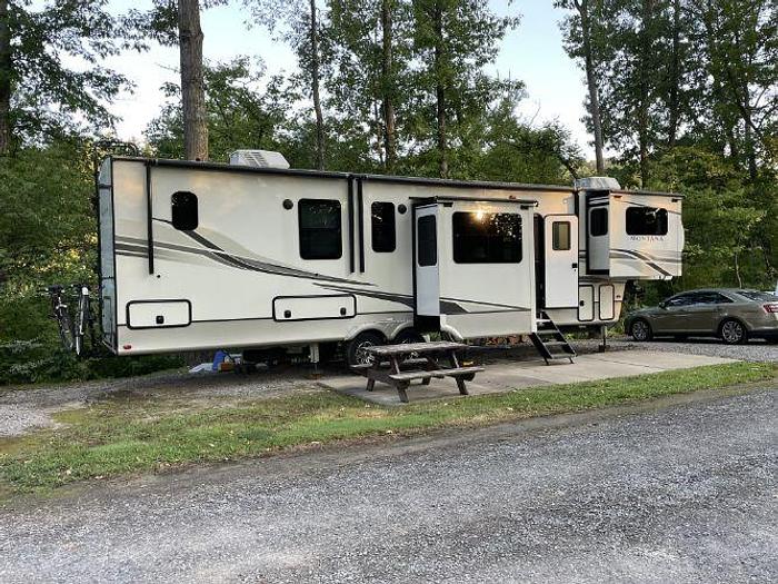 Used 2022 Keystone Montana 3761FL