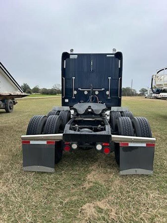 Used 2021 Peterbilt 389 Conventional Sleeper Semi