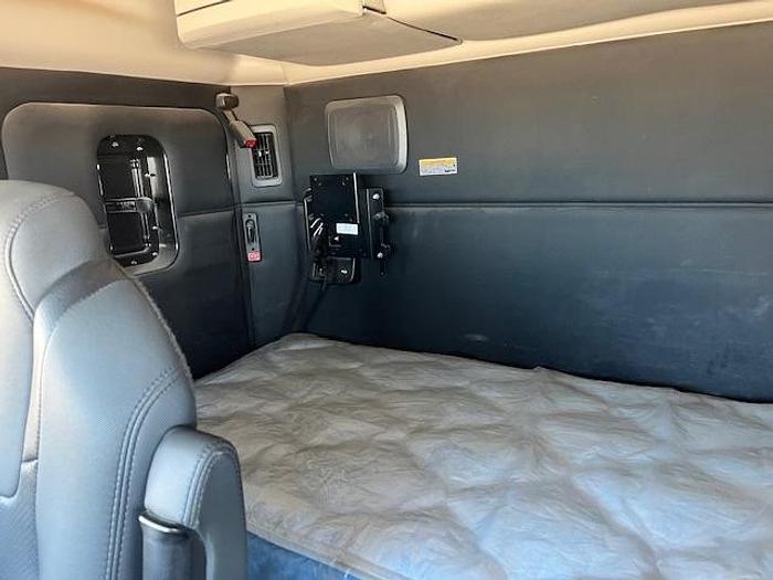 Used 2022 Kenworth T880 Sleeper Semi Truck