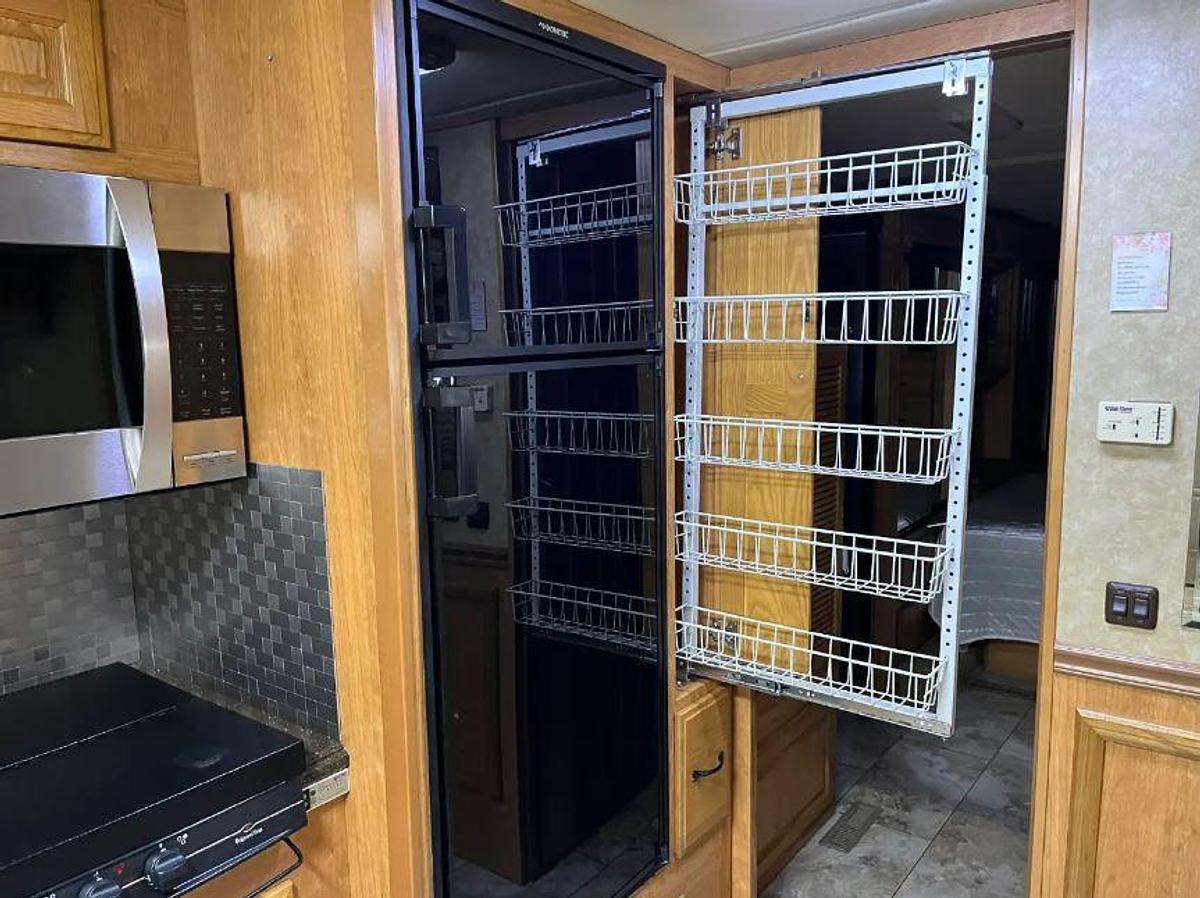 Used 2008 Coachmen Cross Country 382DS Class A Motorhome