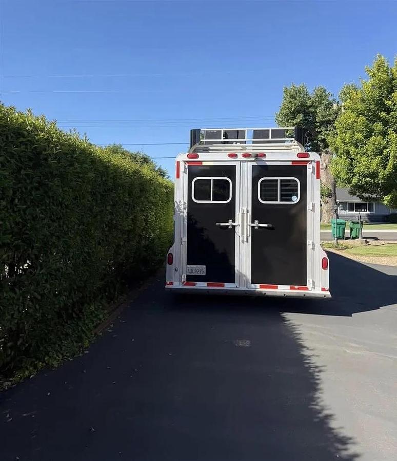 Used 1999 Elite 3 Horse LQ Trailer