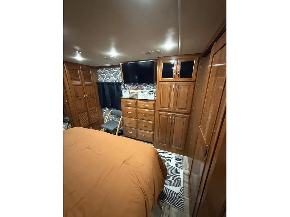 Used 2018 Fleetwood Discovery LXE 40G