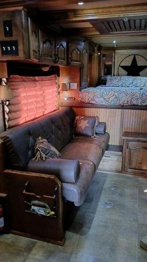 Used 2008 Dream Coach 3 Horse