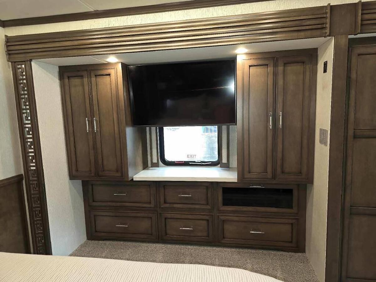 Used 2022 Newmar Ventana 4369