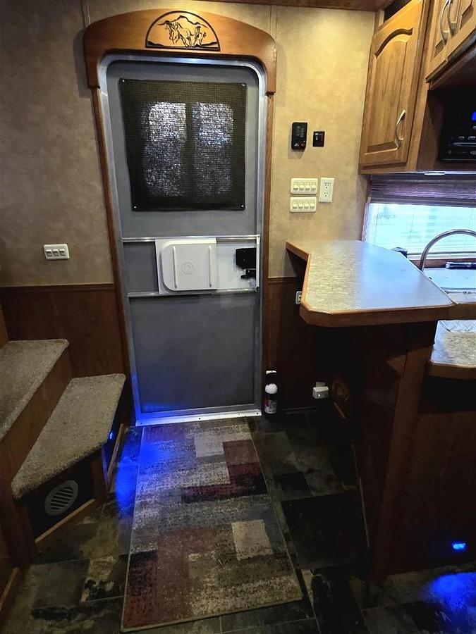 Used 2011 Lakota Bighorn 8416 4 Horse Trailer