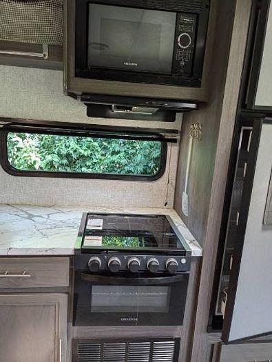 Used 2021 Dutchmen Kodiak Ultimate 2921FKDS