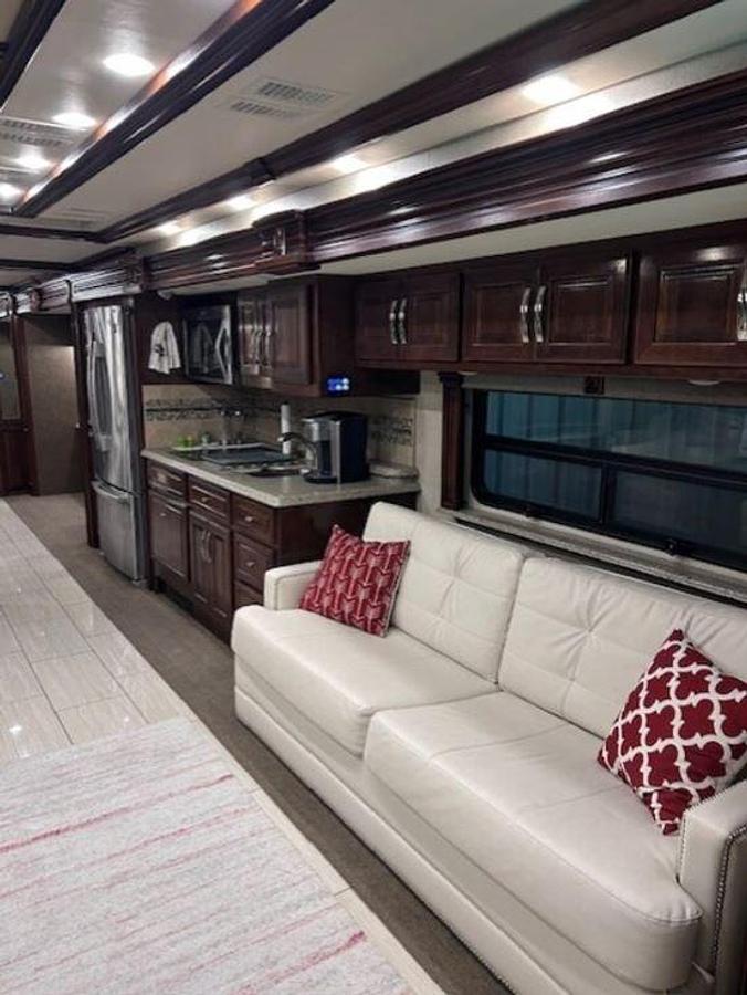 Used 2017 American Coach American Dream 45T
