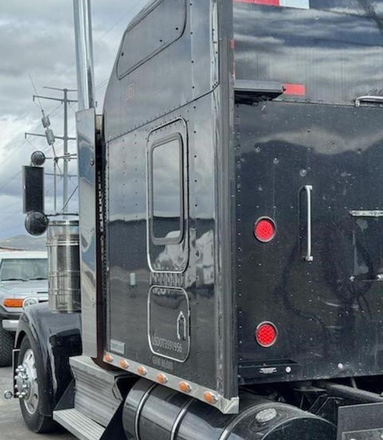 Used 2008 Kenworth W900