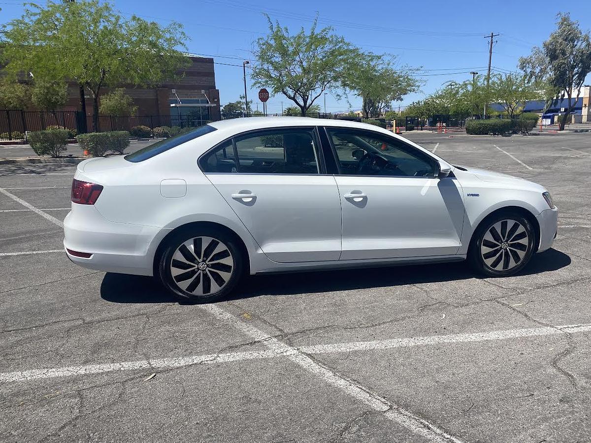 Used 2013 Volkswagen Jetta Hybrid SEL Premium