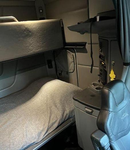 Used 2015 Peterbilt 579