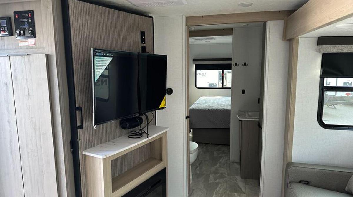 Used 2024 Dutchmen Kodiak Ultimate 2921FKDS