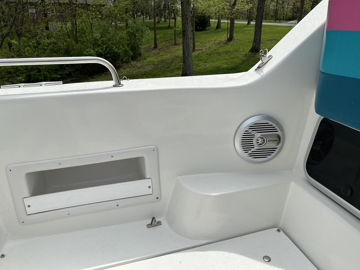 Used 1993 Rinker Fiesta Vee 260 Cruiser