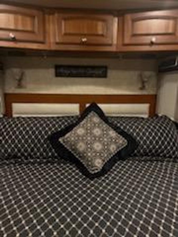 Used 2010 Winnebago Tour 40BD Class A Motorhome