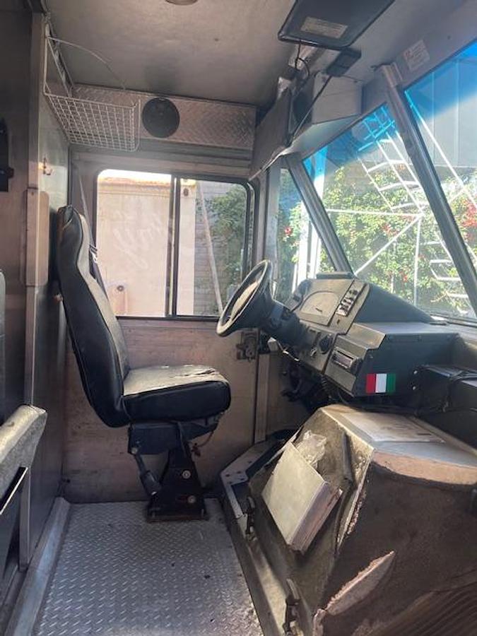 Used 2002 Ford 3CH Food Truck/ Commercial Van