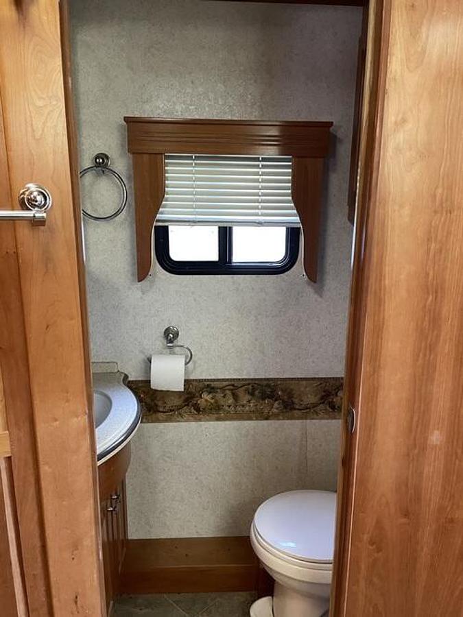 Used 2007 Monaco Camelot 42PDQ Class A Motorhome