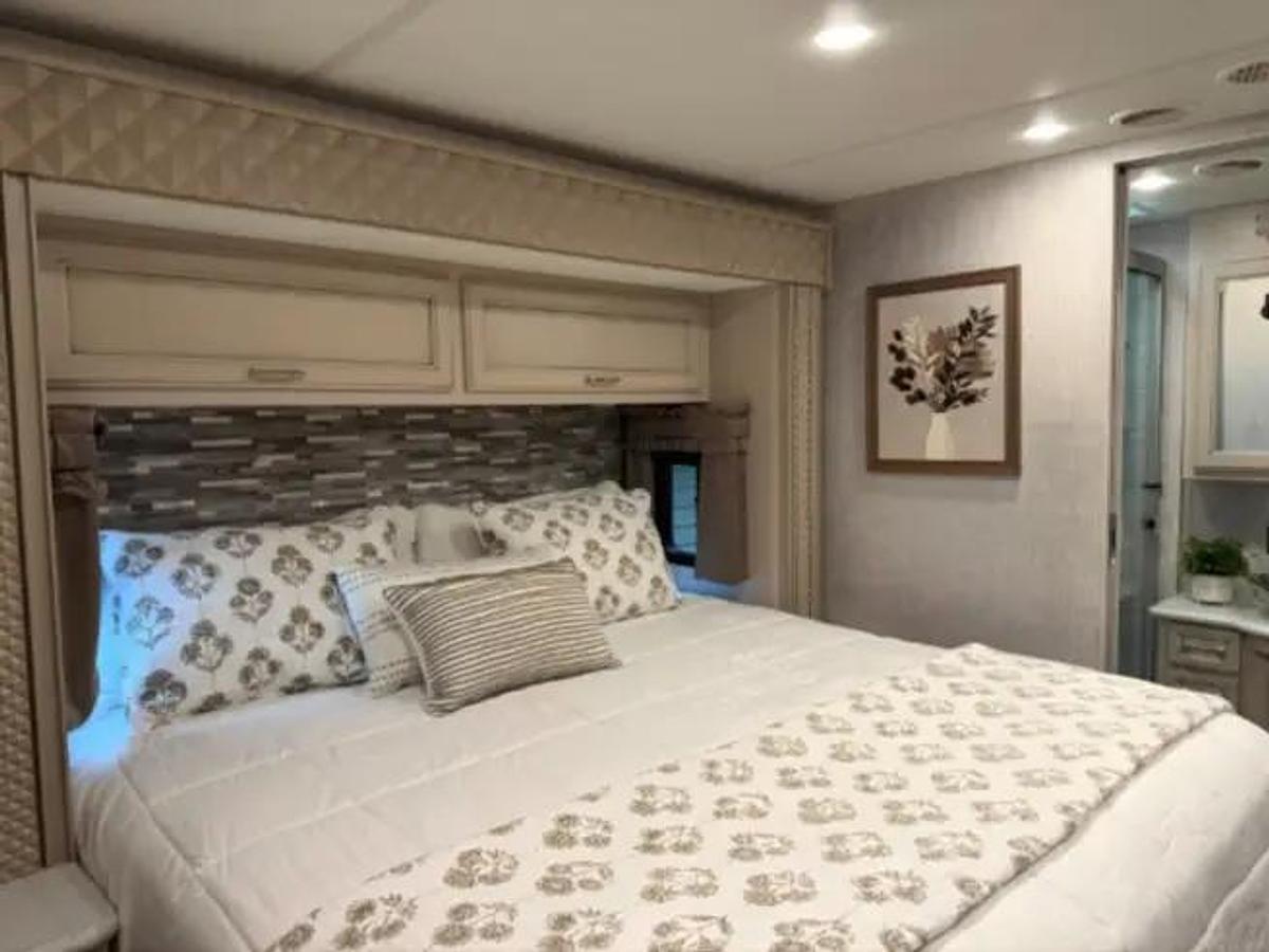 Used 2023 Newmar Bay Star 3629 Class A Motorhome