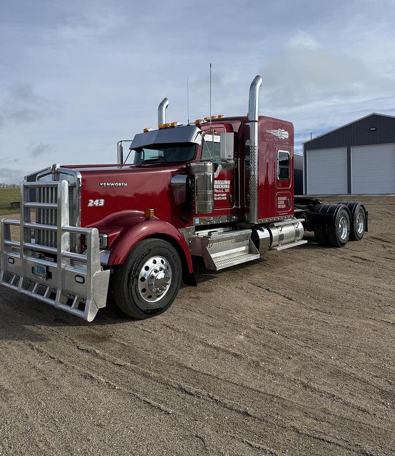 Used 2025 Kenworth W900 Sleeper Semi Truck