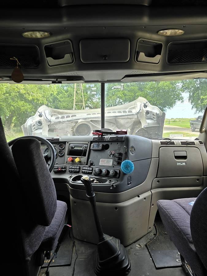 Used 2015 Freightliner Cascadia Conventional Sleeper Semi