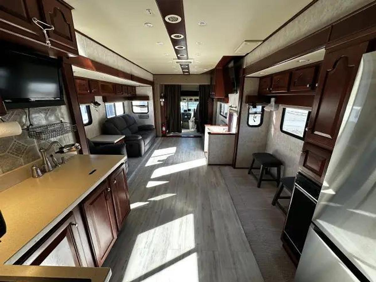Used 2005 Kingsley Custom Coach
