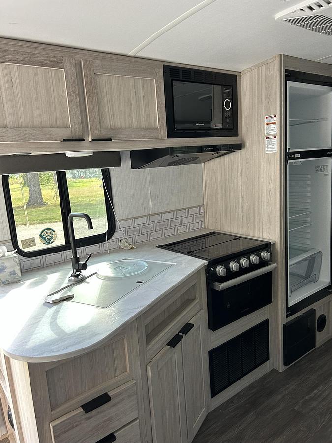 Used 2022 Cruiser RV Shadow Cruiser 280QBS Travel Trailer