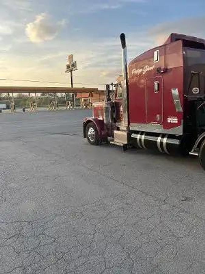 Used 2004 Peterbilt 379