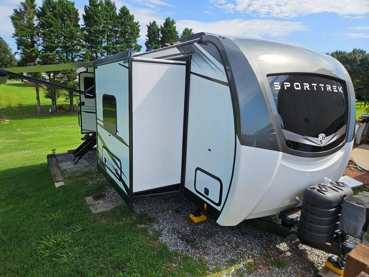 Used 2025 Venture Sportrek