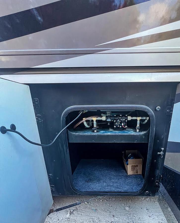 Used 2014 Itasca Meridian 42GQ Class A Motorhome