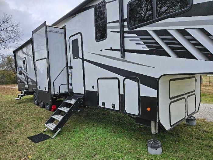 Used 2022 Alliance Valor 40V13