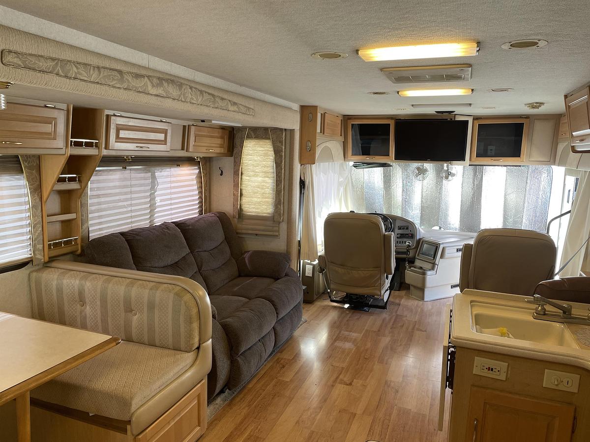 Used 2002 National Tradewinds Class A Motorhome