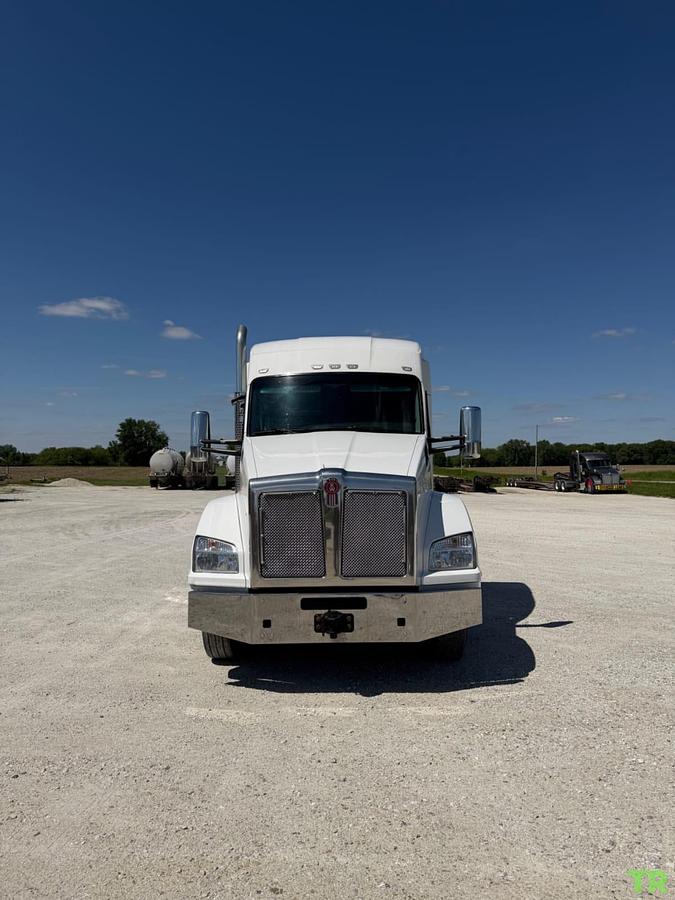 Used 2021 Kenworth T880